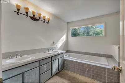 706 SW Colony Dr, Portland, OR 97219 - Photo 30