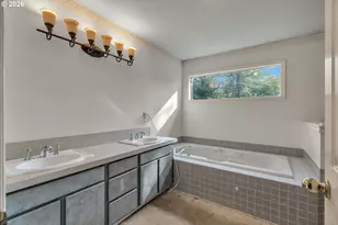 706 SW Colony Dr, Portland, OR 97219 - Photo 30