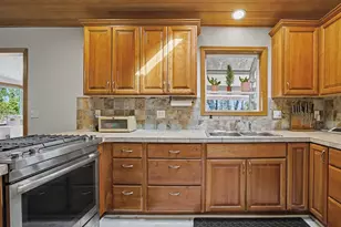 907 SW Halsey St, Troutdale, OR 97060 - Photo 10