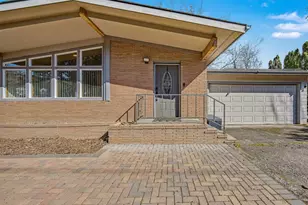 907 SW Halsey St, Troutdale, OR 97060 - Photo 2