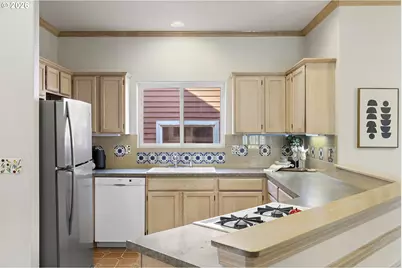 1012 NE Multnomah Dr, Fairview, OR 97024 - Photo 10