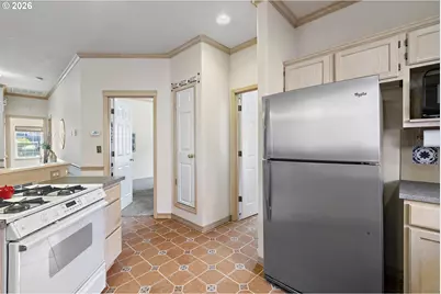 1012 NE Multnomah Dr, Fairview, OR 97024 - Photo 12