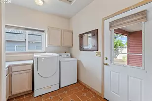 1012 NE Multnomah Dr, Fairview, OR 97024 - Photo 18