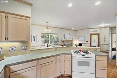1012 NE Multnomah Dr, Fairview, OR 97024 - Photo 12