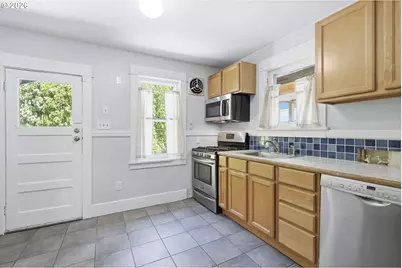 7464 SW 53rd Ave, Portland, OR 97219 - Photo 10
