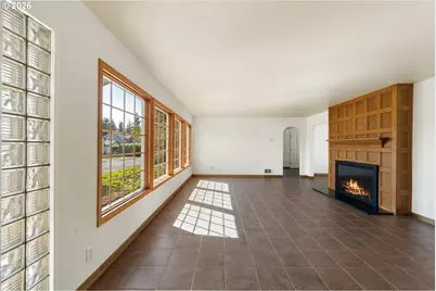655 S 12th Ct, Coos Bay, OR 97420 - Photo 8