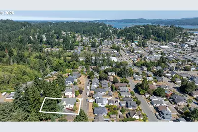 655 S 12th Ct, Coos Bay, OR 97420 - Photo 4