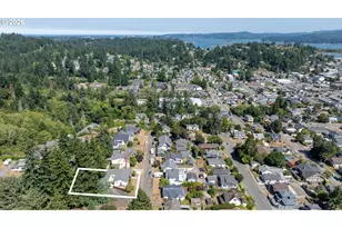 655 S 12th Ct, Coos Bay, OR 97420 - Photo 4