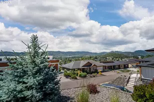 1926 NW Warewood Terrace Ct, Roseburg, OR 97471 - Photo 6