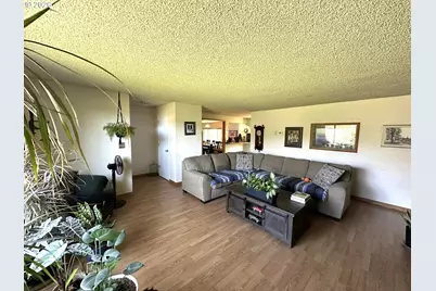 159 Fawn Dr, Roseburg, OR 97470 - Photo 4