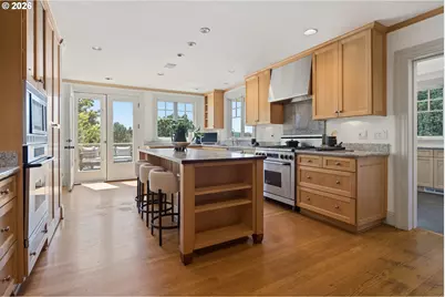11605 S Elysium Pl, Portland, OR 97219 - Photo 12
