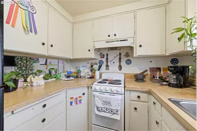 5104 E St, Springfield, OR 97478 - Photo 10