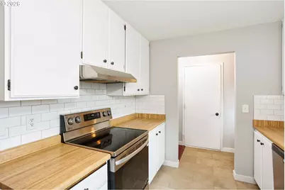 17582 NW Rolling Hill Ln, Beaverton, OR 97006 - Photo 6