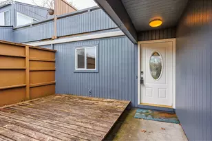 17582 NW Rolling Hill Ln, Beaverton, OR 97006 - Photo 2