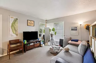 2251 SE 70th Ave, Portland, OR 97215 - Photo 4