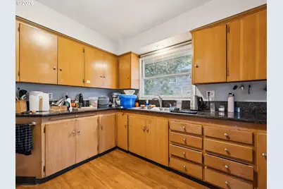 2251 SE 70th Ave, Portland, OR 97215 - Photo 6
