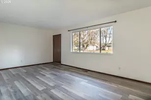 219 Hawthorne St, Sutherlin, OR 97479 - Photo 8