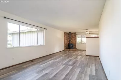 219 Hawthorne St, Sutherlin, OR 97479 - Photo 4