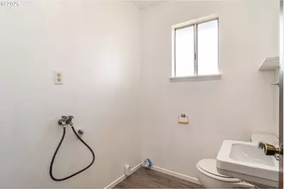 219 Hawthorne St, Sutherlin, OR 97479 - Photo 36