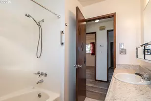 219 Hawthorne St, Sutherlin, OR 97479 - Photo 24