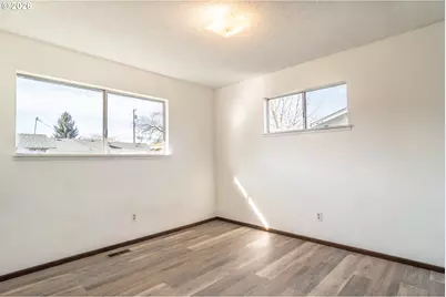 219 Hawthorne St, Sutherlin, OR 97479 - Photo 26