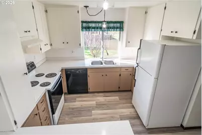 219 Hawthorne St, Sutherlin, OR 97479 - Photo 16