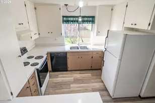 219 Hawthorne St, Sutherlin, OR 97479 - Photo 16