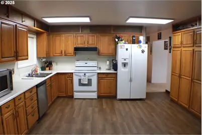 497 Wood Crest Dr, Myrtle Creek, OR 97457 - Photo 8