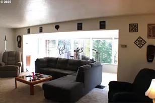 497 Woodcrest Dr, Myrtle Creek, OR 97457 - Photo 4