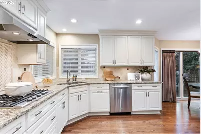 6295 SW Tillamook Pl, Beaverton, OR 97007 - Photo 10