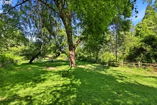 1743 SE Marion St, Portland, OR 97202 - Photo 38