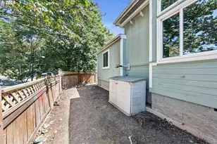 30839 Washington St, Lebanon, OR 97355 - Photo 10