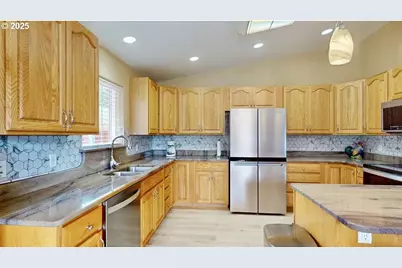 869 N Collier St, Coquille, OR 97423 - Photo 10