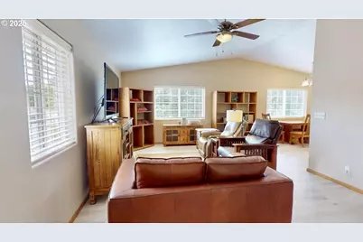 869 N Collier St, Coquille, OR 97423 - Photo 6