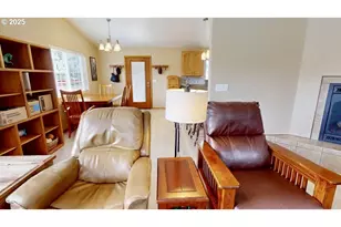 869 N Collier St, Coquille, OR 97423 - Photo 8