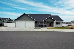 416 SW Desert Sky Dr, Hermiston, OR 97838 - Photo 1