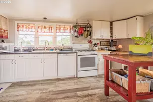 1170 NW 8th Ct, Lincoln City, OR 97367 - Photo 16