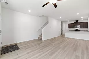 17 NE 134th Pl, Portland, OR 97230 - Photo 6