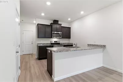 17 NE 134th Pl, Portland, OR 97230 - Photo 8