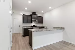 17 NE 134th Pl, Portland, OR 97230 - Photo 8