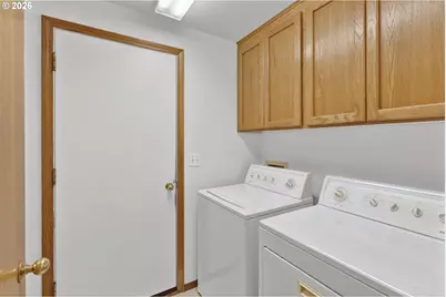 2362 Loch Dr, Springfield, OR 97477 - Photo 18