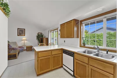 2362 Loch Dr, Springfield, OR 97477 - Photo 16