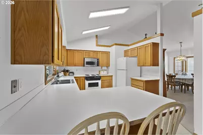 2362 Loch Dr, Springfield, OR 97477 - Photo 12