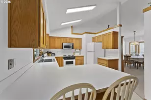 2362 Loch Dr, Springfield, OR 97477 - Photo 12