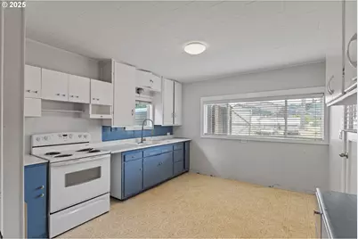 141 Poplar St, Powers, OR 97466 - Photo 6