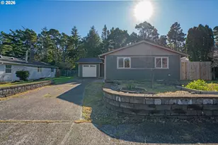 1250 34th Pl, Florence, OR 97439 - Photo 2