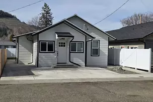 2812 N 4th St, La Grande, OR 97850 - Photo 2