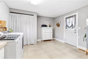 423 S 1st St, Silverton, OR 97381 - Photo 18