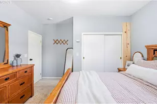 423 S 1st St, Silverton, OR 97381 - Photo 24