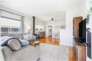 423 S 1st St, Silverton, OR 97381 - Photo 8